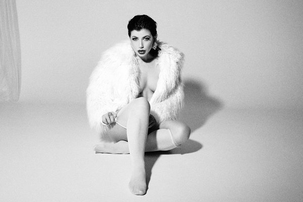 Insider tips for flawless foundation: combat dryness and stay flake-free